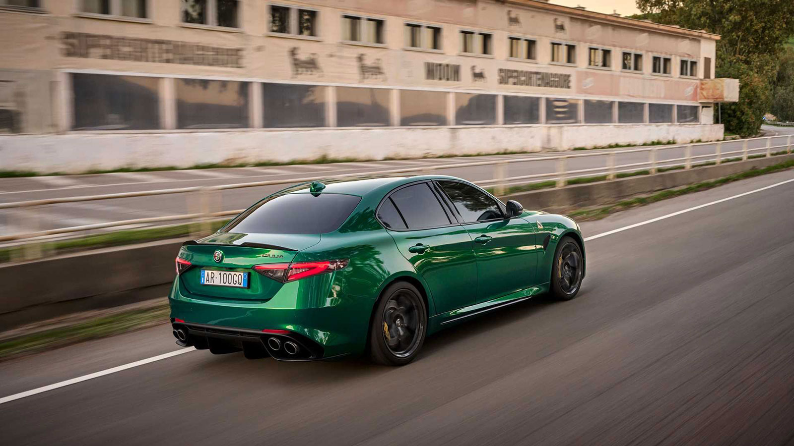 Alfa Romeo: Ανανεωμένες & επετειακές Giulia και Stelvio Quadrifoglio